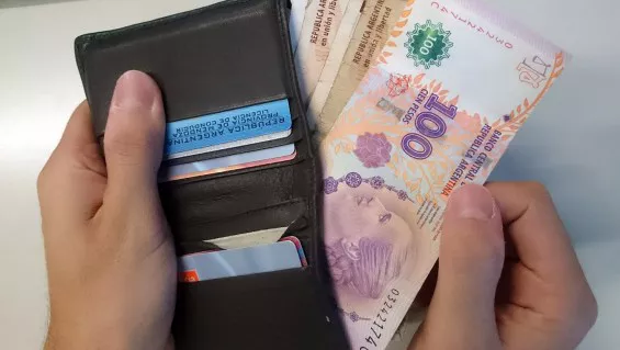 Pesos argentinos.