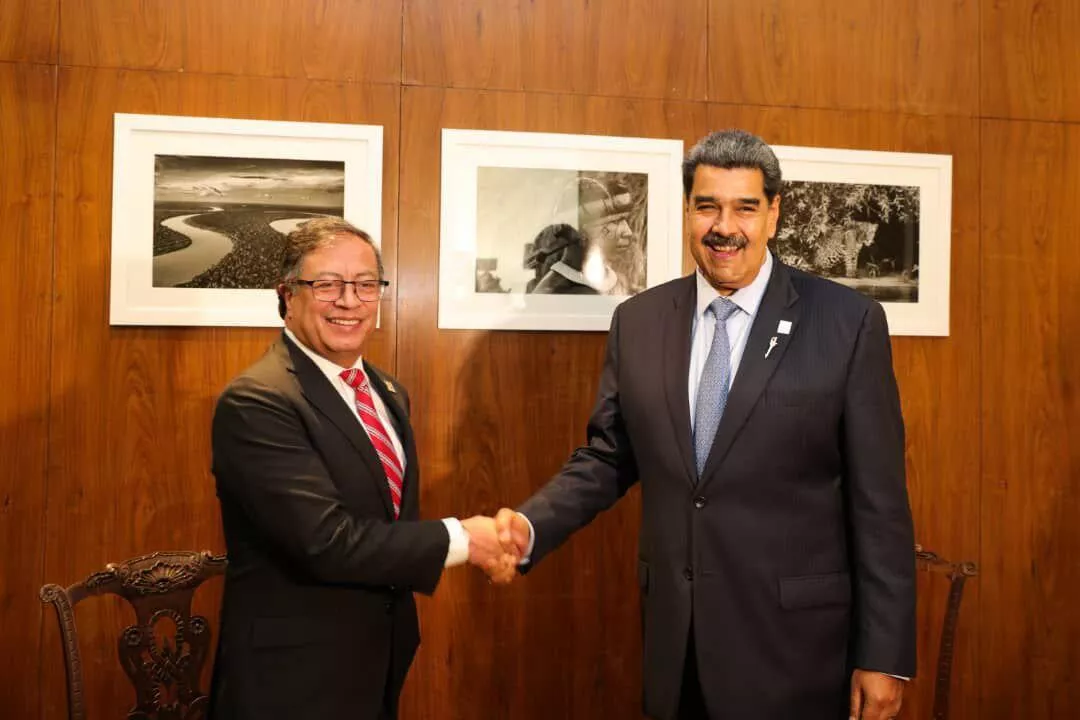 Gustavo Francisco Petro Urrego junto a Nicolás Maduro Moros.