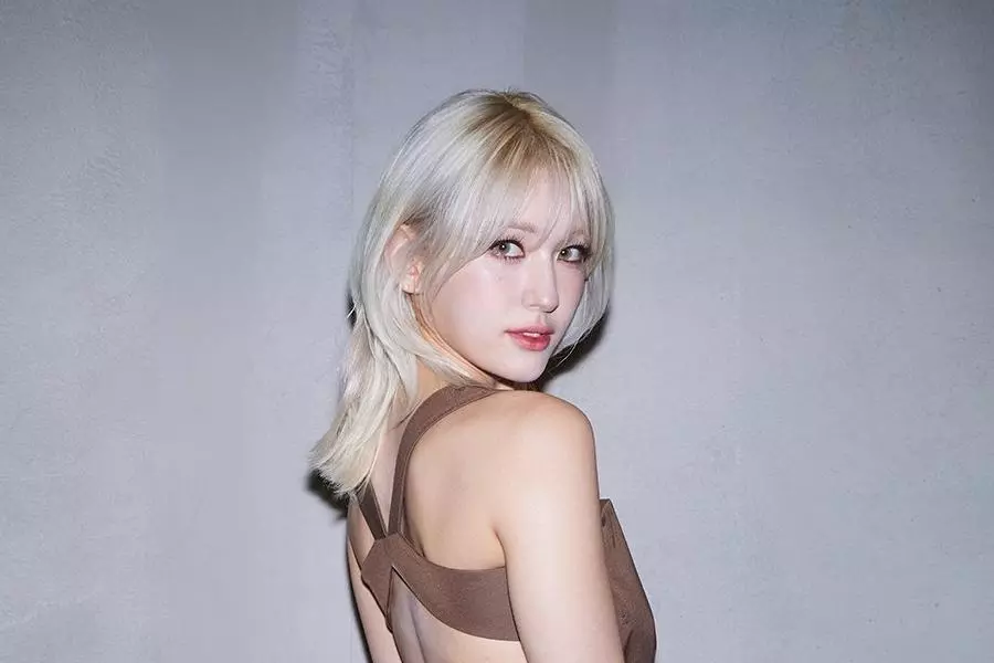 Jeon Somi.