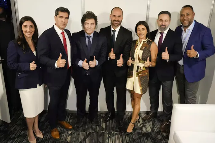 Laura Belén Arrieta junto a Javier Gerardo Milei.