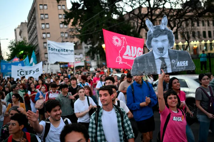 Paro y movilización de universitarios contra el ajuste del régimen de Milei,